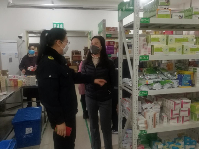 河南宝丰市场监管局：“90”后成为战“疫”前线的监管卫士-食品销毁
